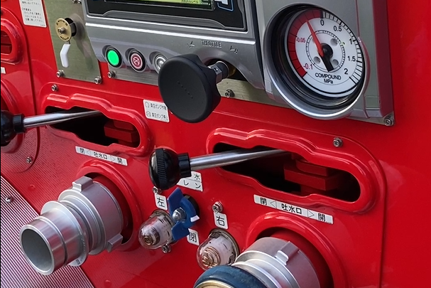 ポンプ車の放水